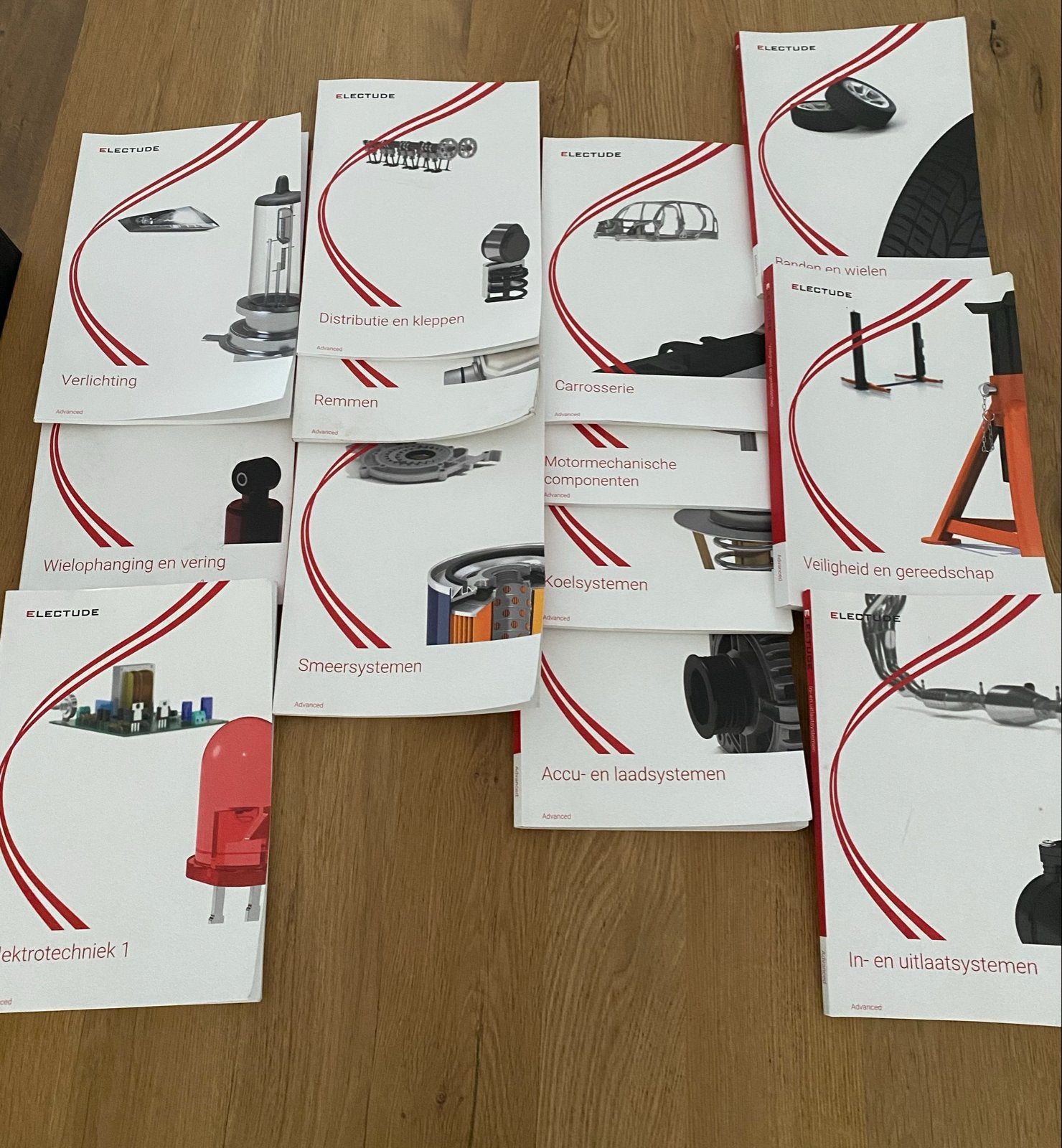 Electude lesboeken automotive - autotechniek (13 stuks), Ophalen of Verzenden, Gelezen, Algemeen