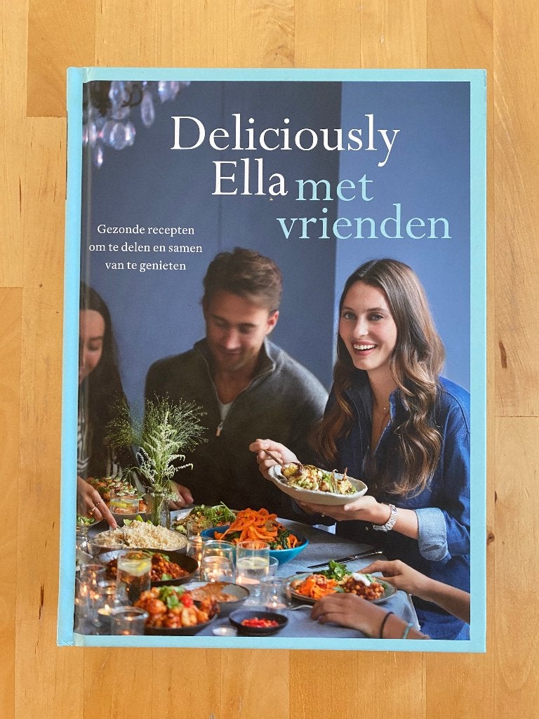 Vegan Kookboek Deliciously Ella met Vrienden rookvrij zgan!, Boeken, Vegetarisch, Ophalen of Verzenden, Zo goed als nieuw, Deliciously Ella