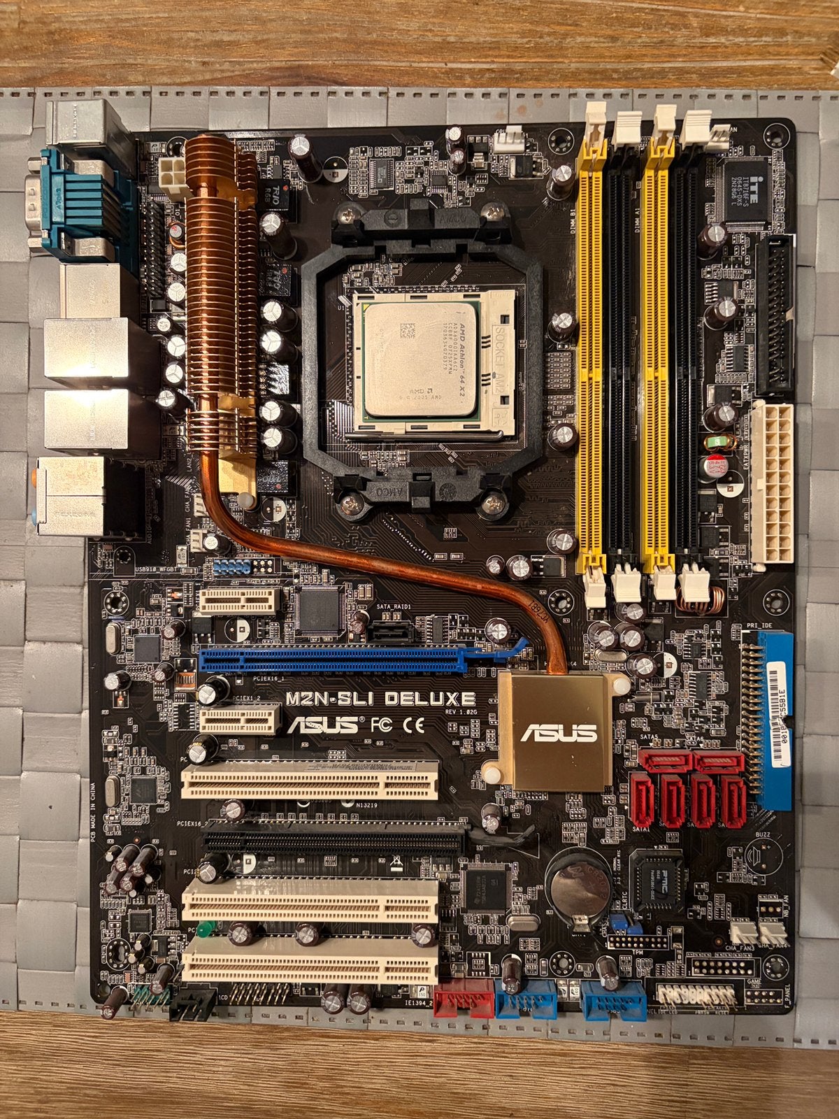 Asus M2N-SLI Deluxe, Computers en Software, Ophalen of Verzenden, Gebruikt, AMD, DDR2