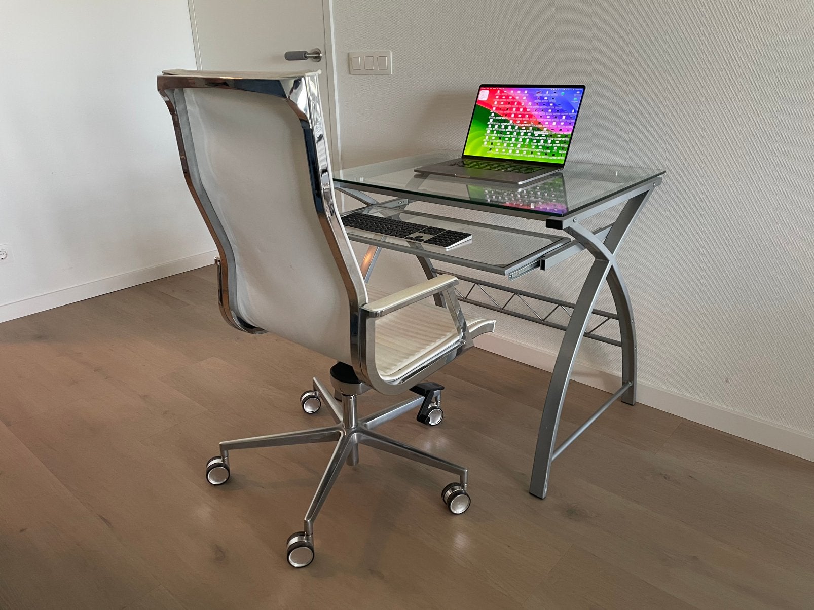 Te Koop:  Glazen computer bureau met metalen frame., Ophalen, Gebruikt, Computerbureau, Zilver