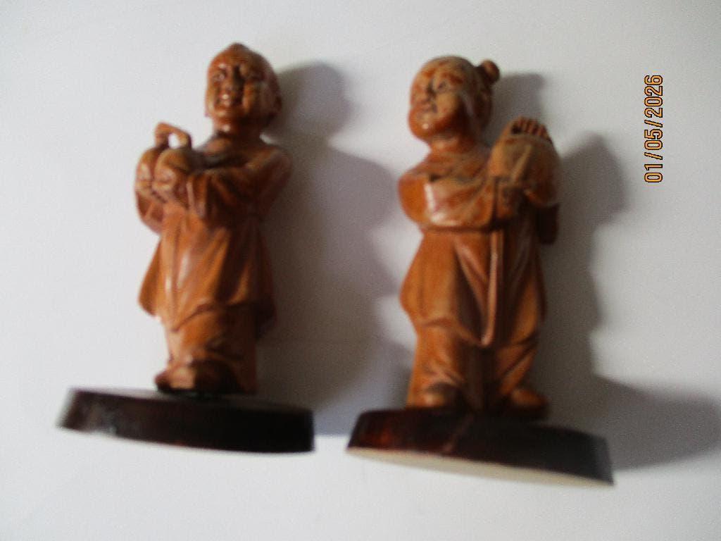 houten chinees beeldjes 2. ze zijn 10 cm. hoog, Ophalen of Verzenden, Gebruikt, Mens