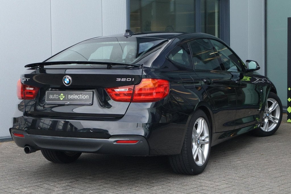 BMW 3-serie Gran Turismo 320i M-Sport / Stoelverwarming, Auto's, BMW, Gebruikt, 4 cilinders, Zwart, Bedrijf