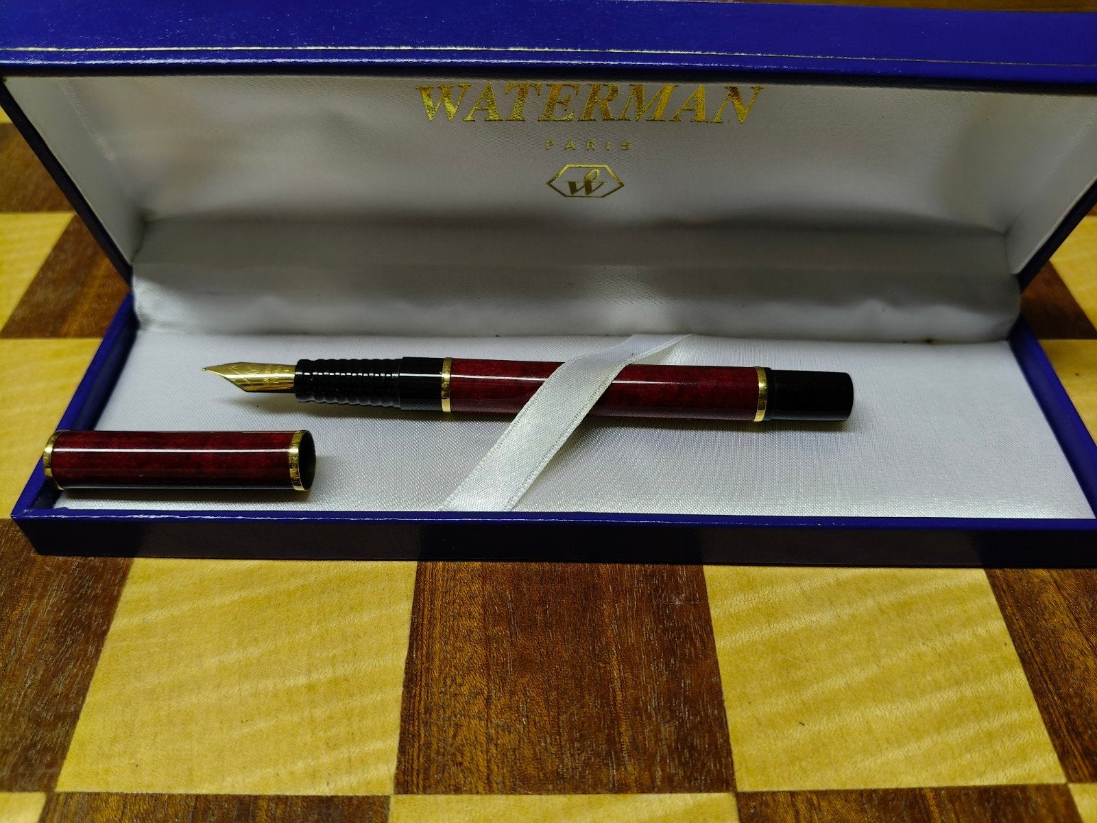 Waterman Vulpen - Bordeauxrood met Gouden Details, Verzamelen, Met doosje, Ophalen of Verzenden, Zo goed als nieuw, Vulpen