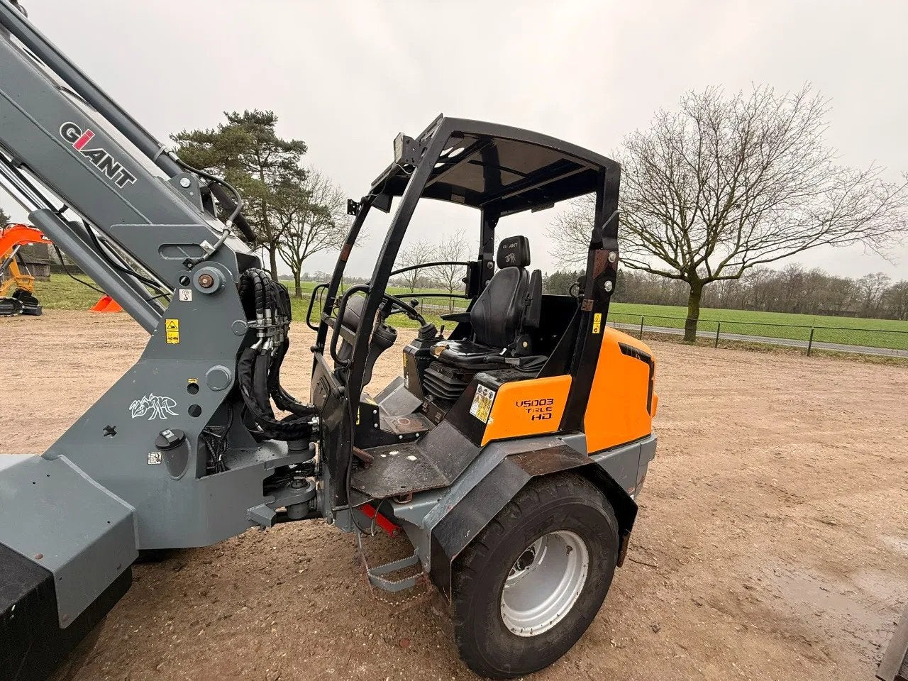 Giant V5003 TELE HD (bj 2017), Jansen Machines, Albert@jansen-machines.com, Topperweg 60
3774 LJ  Kootwijkerbroek, NL, Wiellader of Shovel