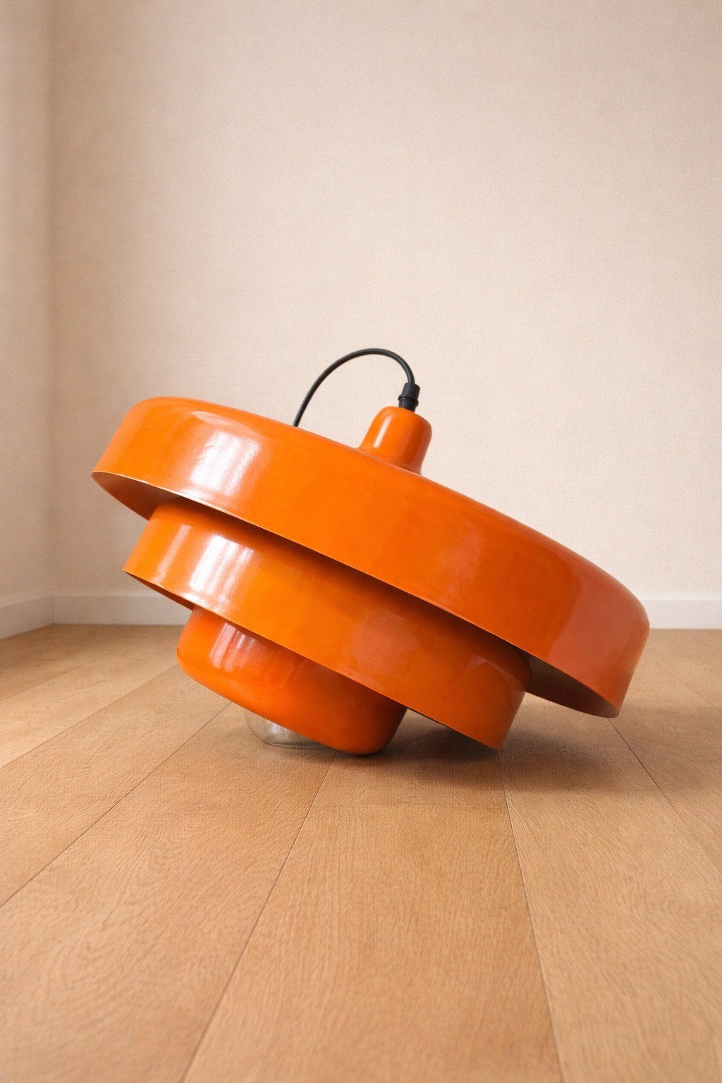 Nieuwe oranje hanglamp in retro mid-century stijl, Ophalen, Zo goed als nieuw