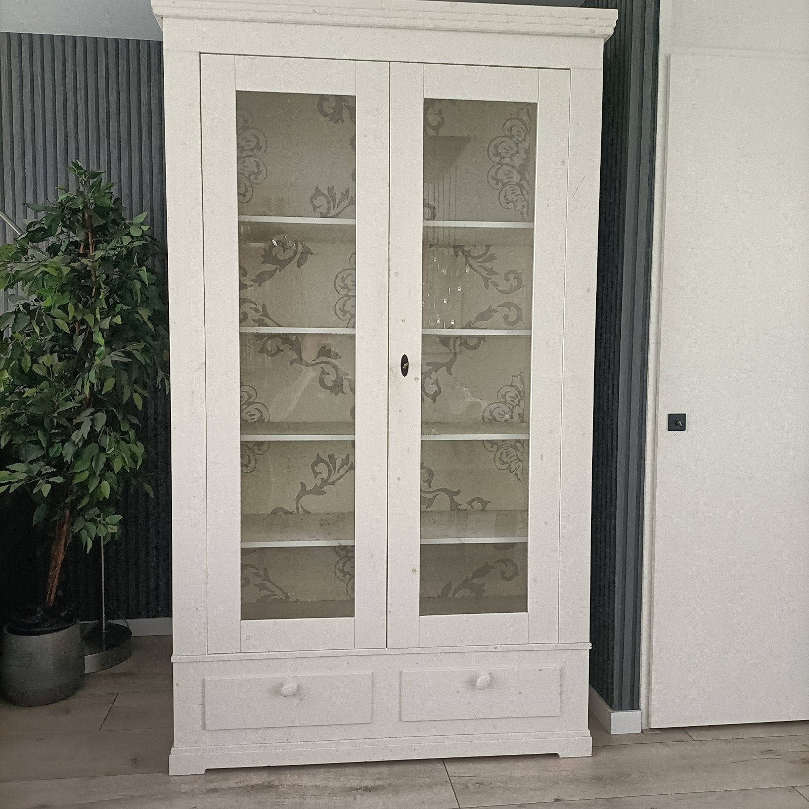 Mooie grote witte servieskast, Huis en Inrichting, Kasten | Vitrinekasten, Ophalen, Gebruikt, 100 tot 150 cm, 200 cm of meer