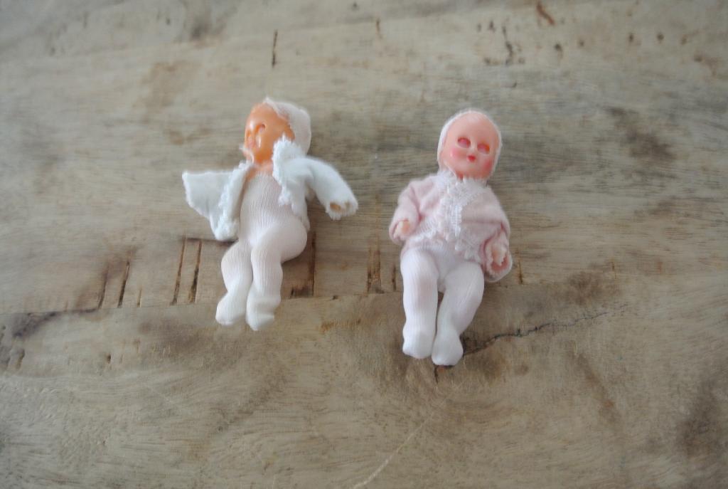 Twee oude Poppenhuis Popje jren 60/ nr 450, Antiek en Kunst, Ophalen of Verzenden