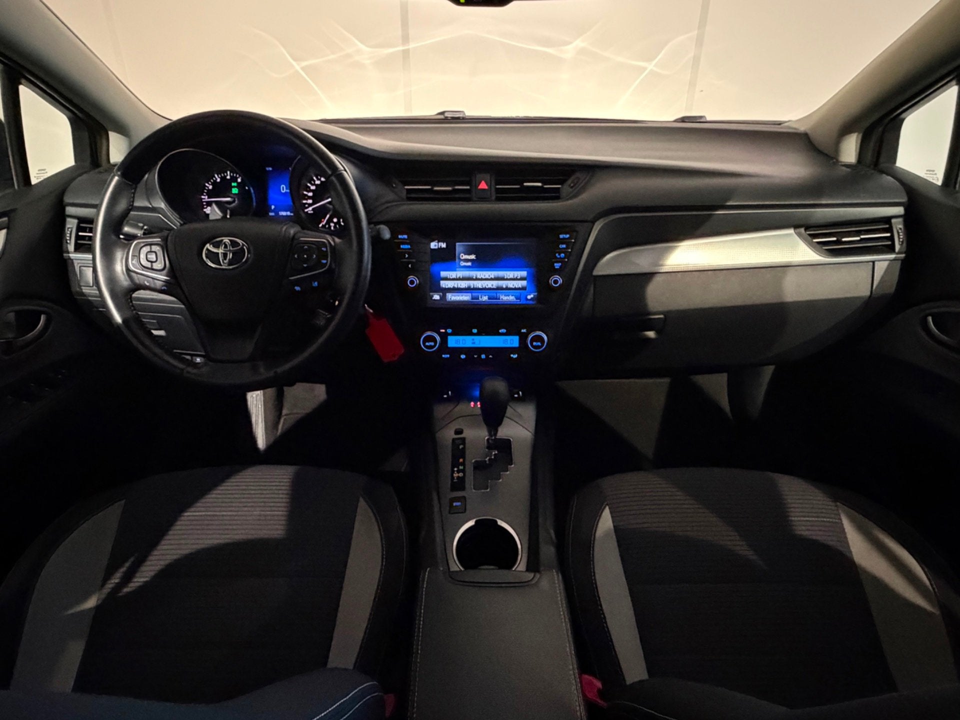 Toyota Avensis Touring Sports 1.8 VVT-i Business Plus AUT /C, Auto's, Stof, 4 cilinders, Zwart, Grijs