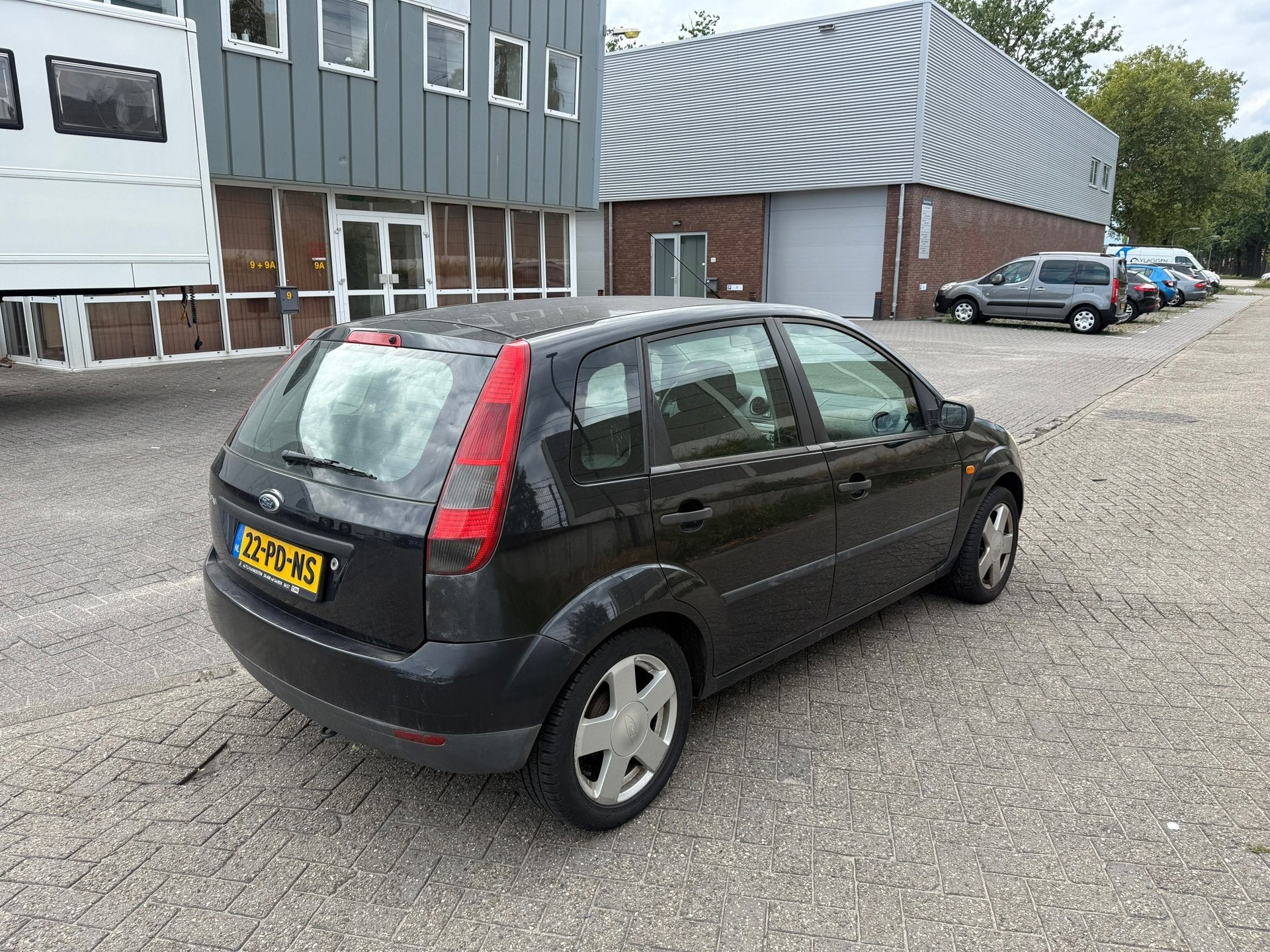 Ford Fiesta 1.3 Centennial AIRCO I RUIME APK I 5 DRS I INRUI, 1299 cc, 15 km/l, 4 cilinders, Zwart