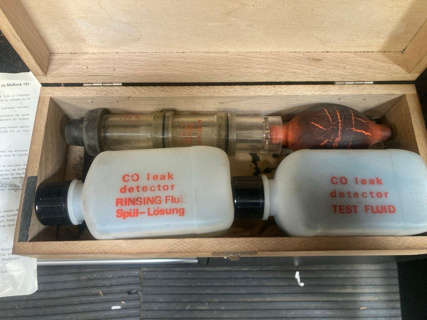 Midlock CO lek tester voor cilinderkoppakking, Ophalen