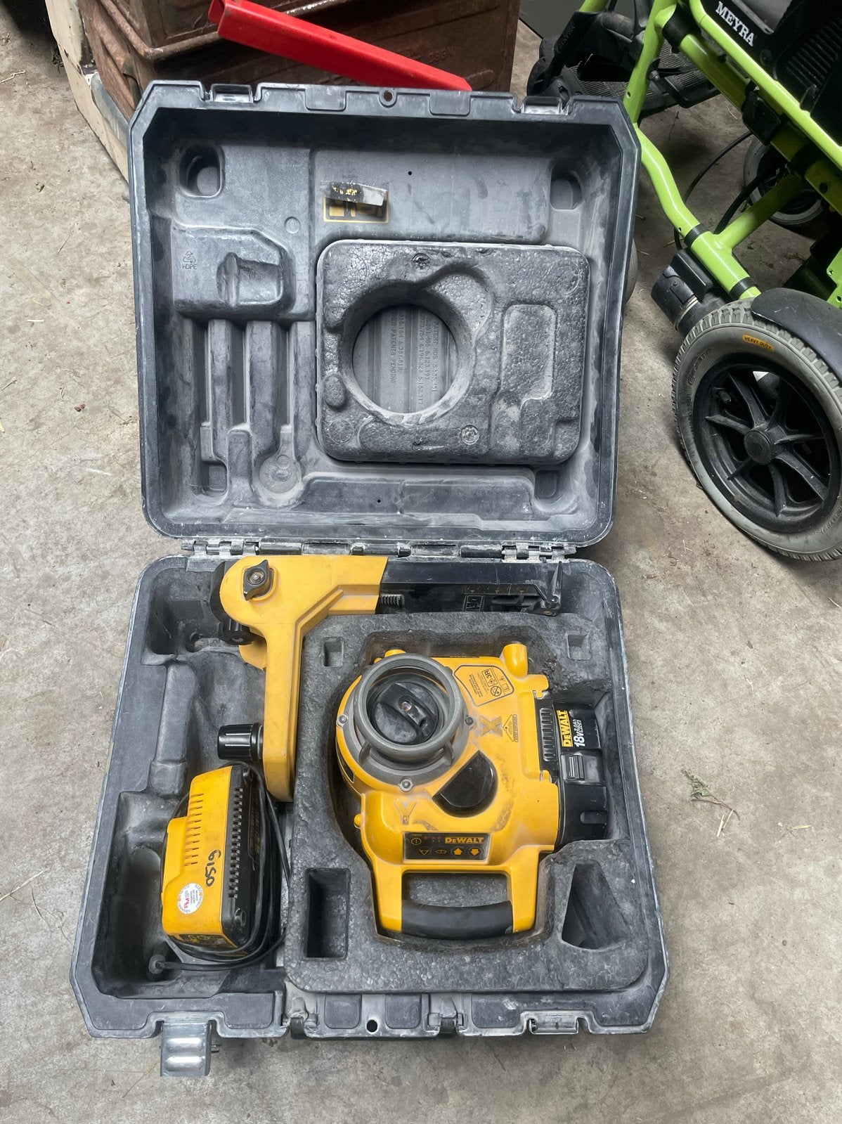 DeWalt 18V Laser Waterpas met Oplader en Koffer, Ophalen of Verzenden, Gebruikt, Licht
