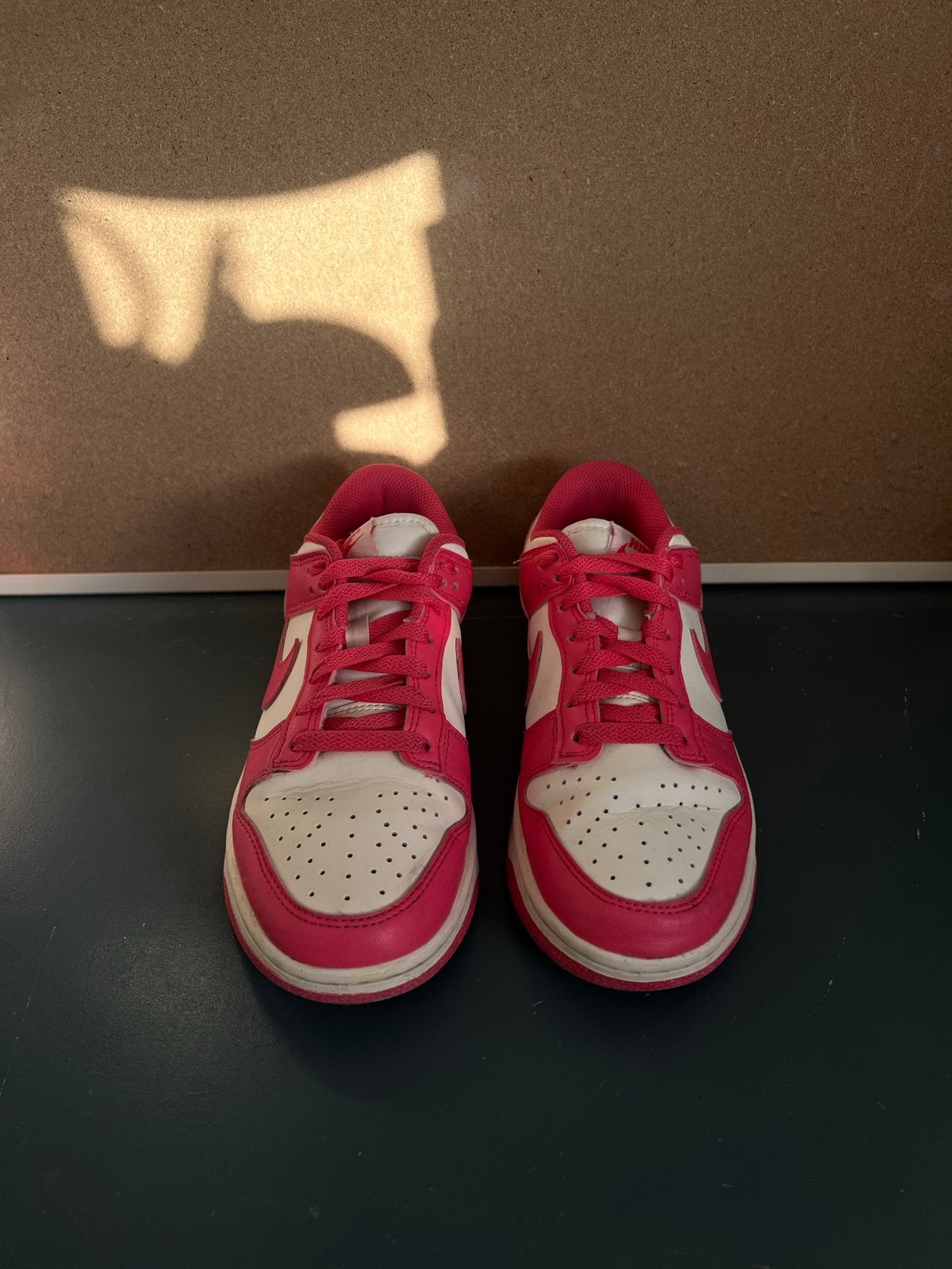 Nike Dunk Low Roze/Wit - Maat 38.5, Kleding | Dames, Verzenden, Zo goed als nieuw, Roze, Sneakers of Gympen