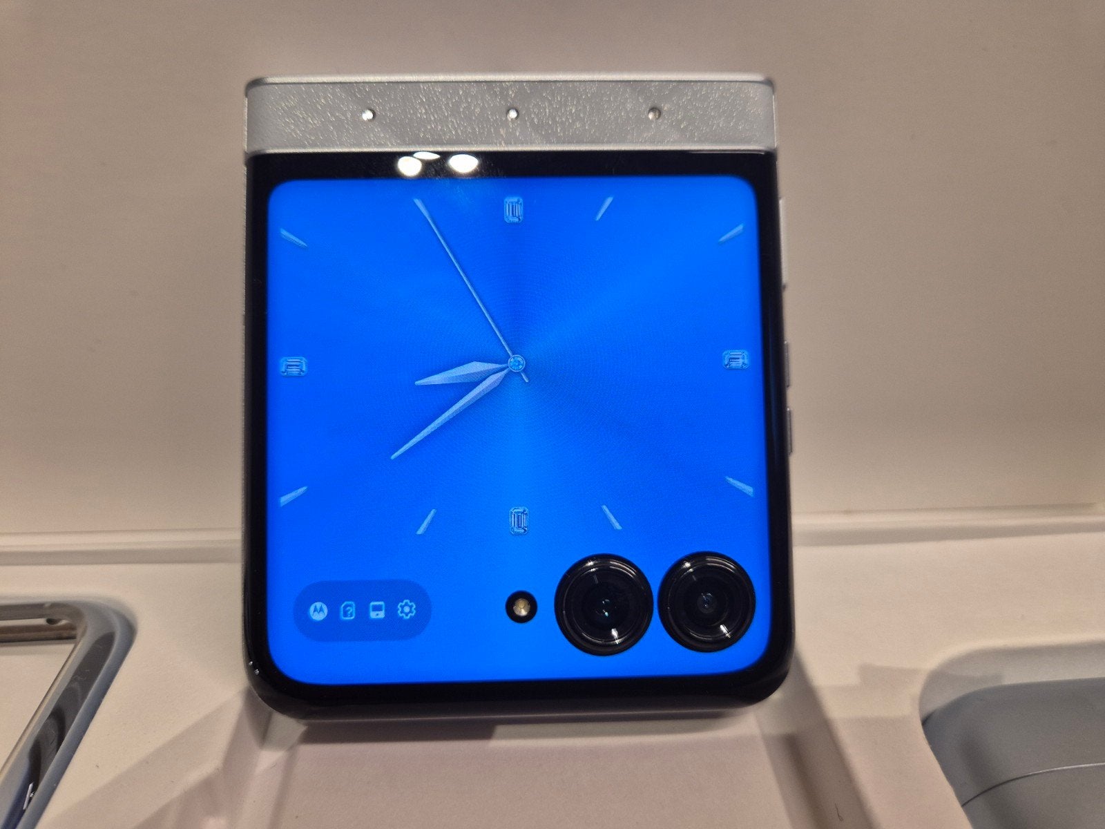 Motorola Razr 60 256GB Swarovski 5G + Moto Buds Loop, Telecommunicatie, Zwart, Inklapmodel, Ophalen of Verzenden, Zo goed als nieuw