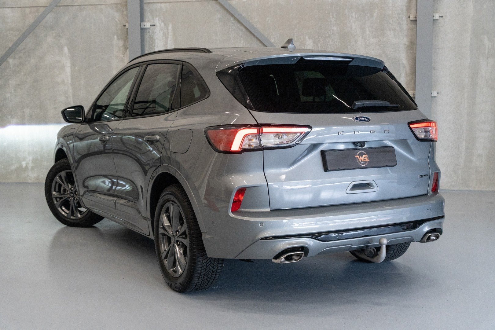 Foto 12 van Ford KUGA 2.5 PHEV ST-Line | Nieuwstaat! | Alcantara | Head