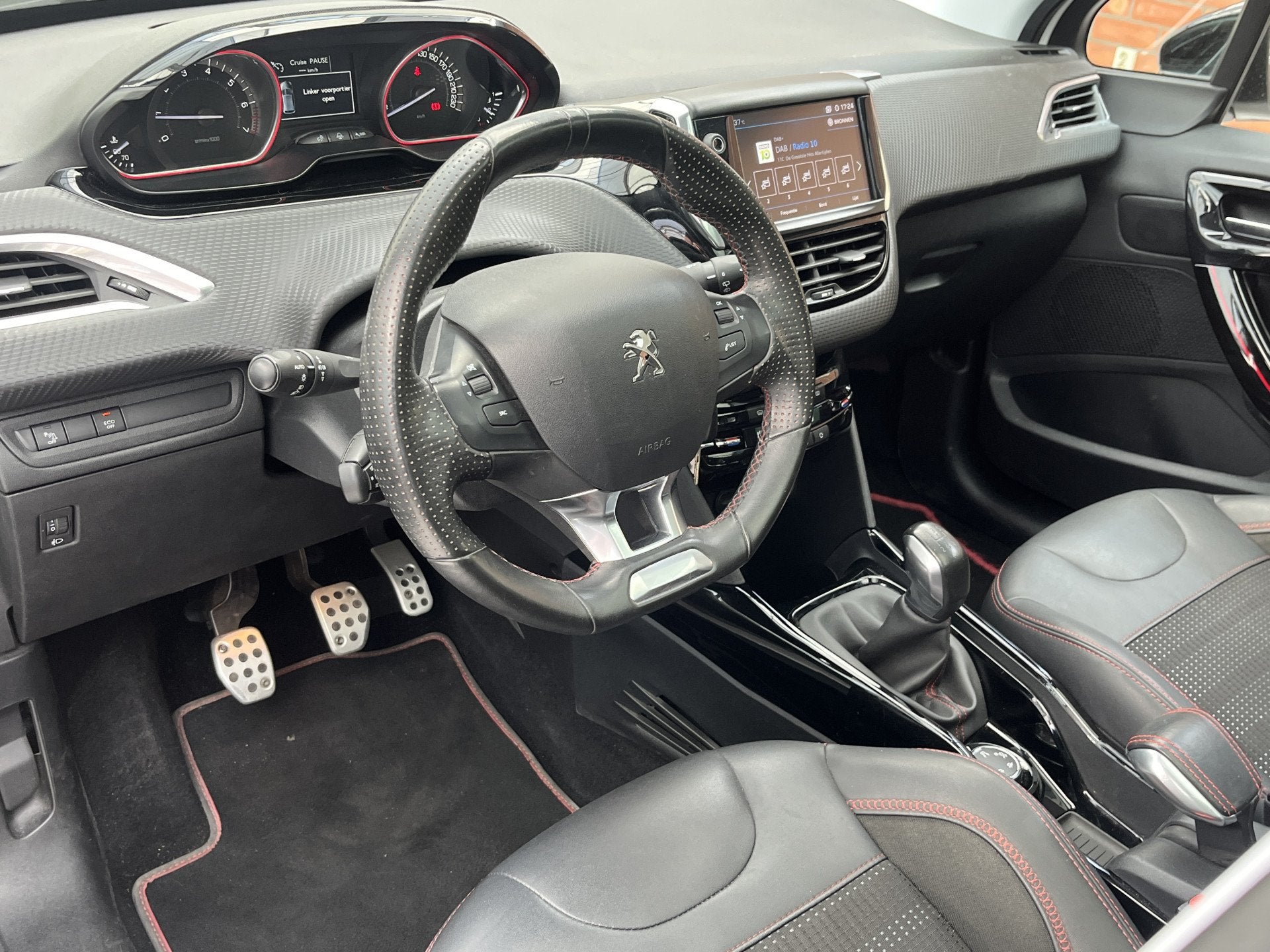 Peugeot 2008 PureTech 110 GT-line | Trekhaak | Carplay/Andro, Auto's, 12 maanden, Leder en Stof, Origineel Nederlands, Bedrijf
