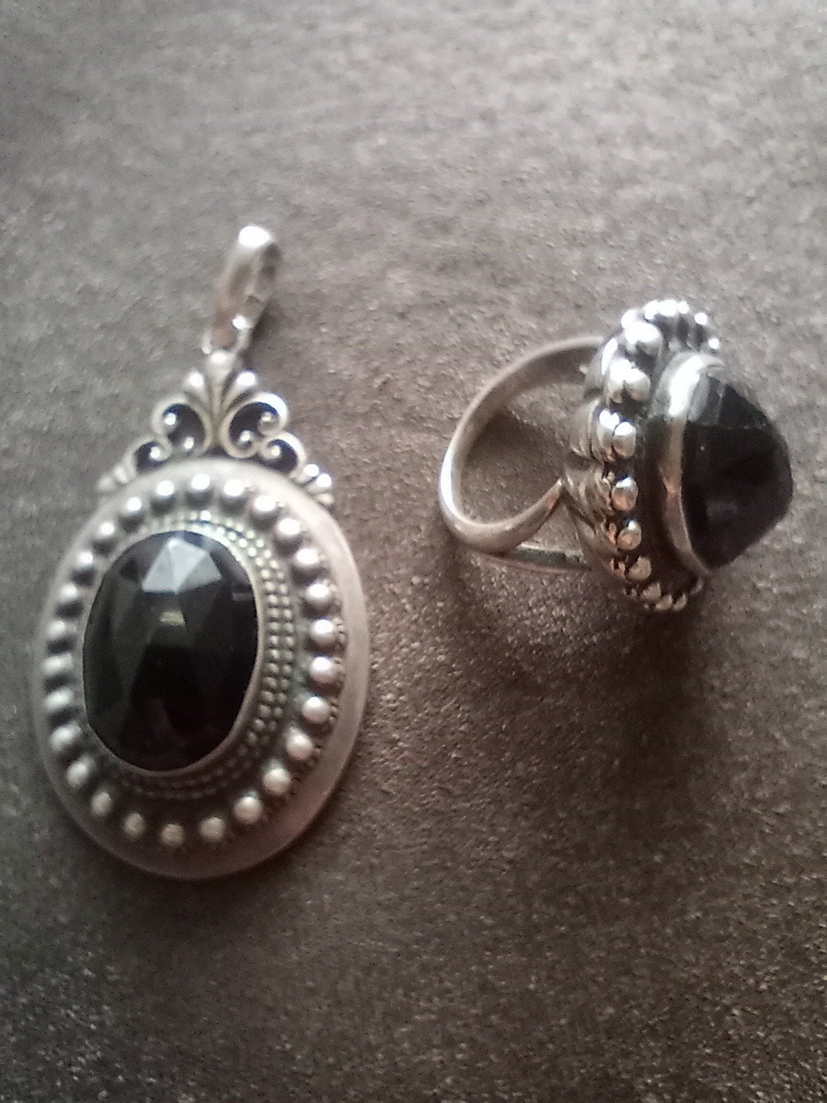 Zilveren ring en hanger met zwarte steen, Gebruikt, Zwart, Ophalen of Verzenden, Met edelsteen