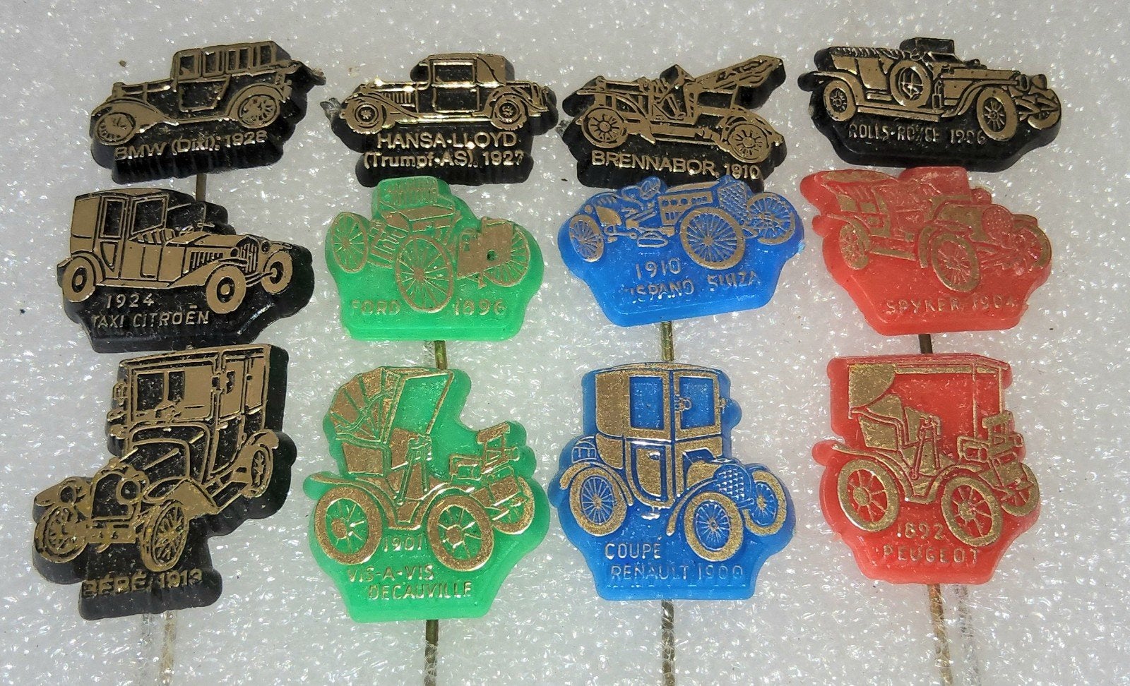 Set van 12 vintage speldjes met klassieke auto's, Ophalen of Verzenden, Gebruikt, Transport, Speldje of Pin