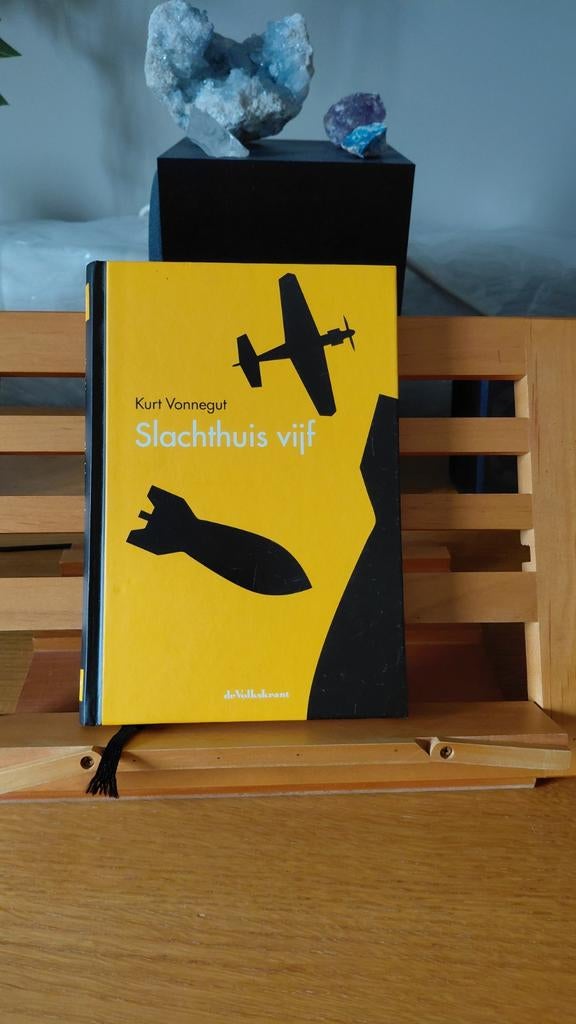 Slachthuis vijf - Kurt Vonnegut (De Volkskrant Bibliotheek), Tweede Wereldoorlog, Ophalen of Verzenden, Zo goed als nieuw, Algemeen