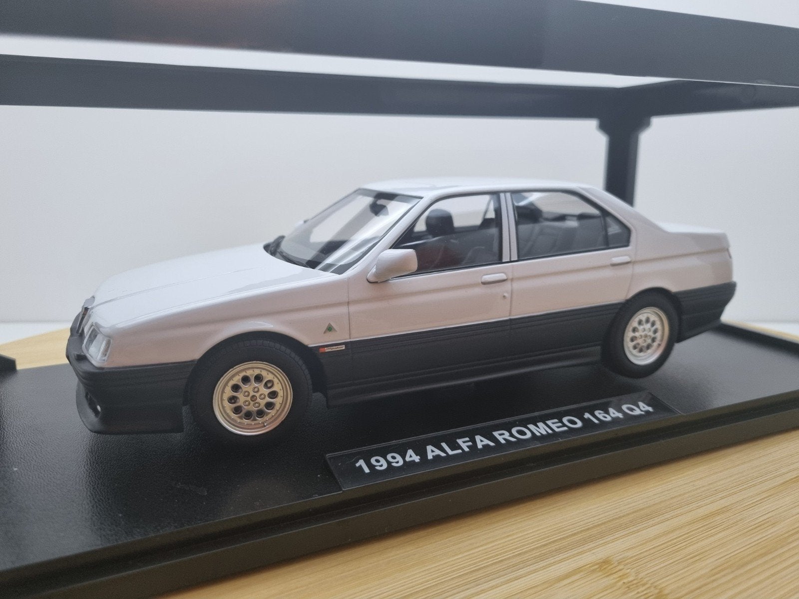Uitverkoop! T9 Alfa Romeo 164 Q4 Wit 1:18, Hobby en Vrije tijd, Overige merken, Auto, Nieuw, Ophalen of Verzenden