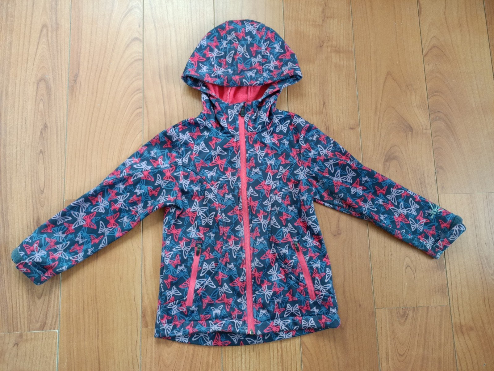 Crivit softshell jas maat 110 116 met vlinderpatroon, Gebruikt, Meisje, Crivit, Ophalen of Verzenden