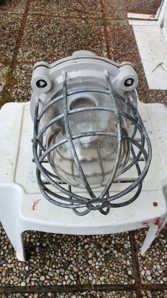 Fabriekslamp Massief Gietijzer Gewicht is 10,76 KG. De Fabri, Ophalen, Gebruikt, Fabrieks Lamp van Massief Gietijzer Gewicht is 10,76 KG.1939