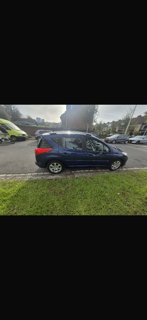Foto 3 van Peugeot 207 1.6 16V SW AUT 2008 Blauw