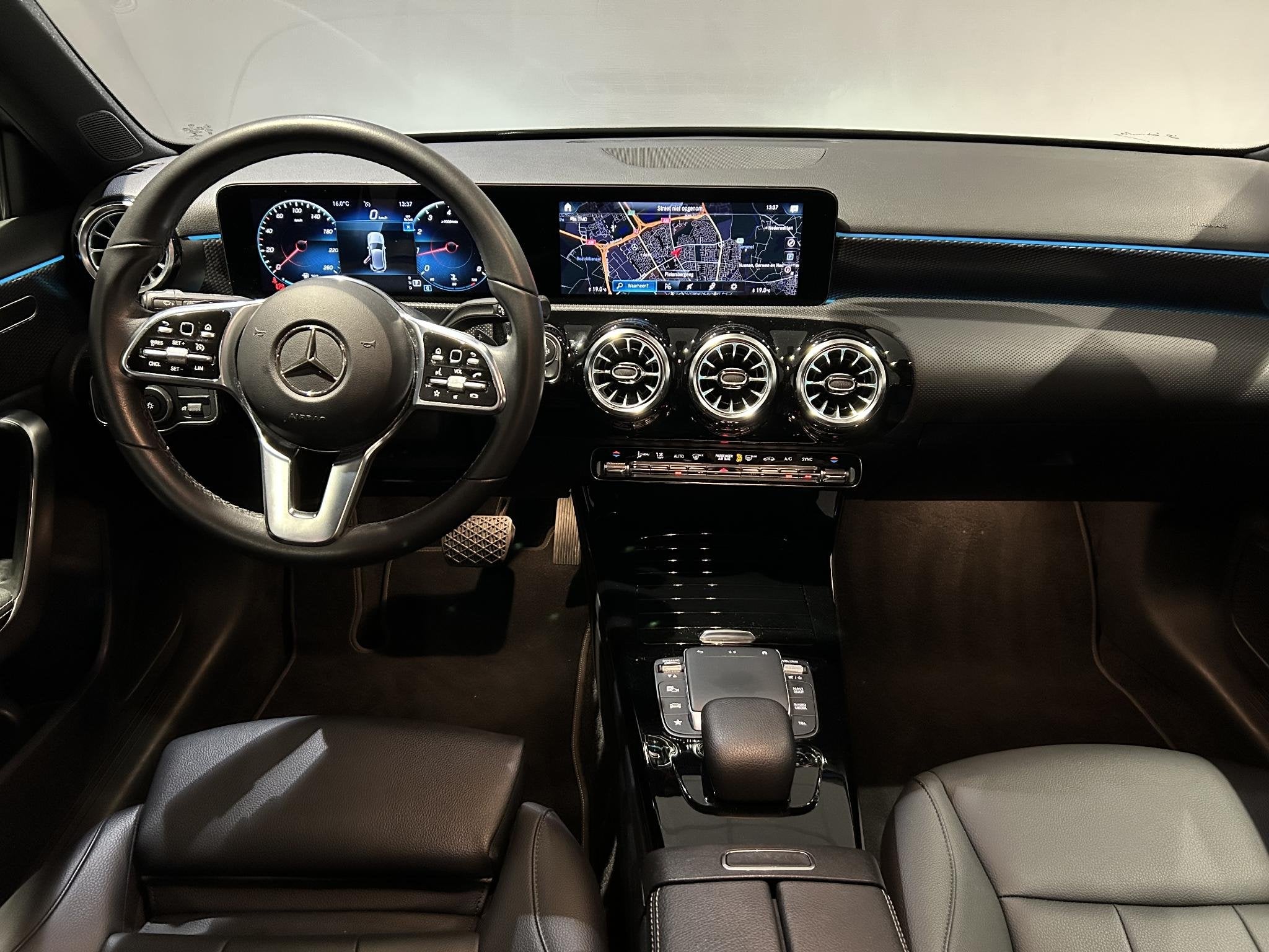 Mercedes-Benz A-klasse 180 Luxury Line | Panoramadak | Leder, Auto's, Mercedes-Benz, 136 pk, Gebruikt, 4 cilinders, Origineel Nederlands