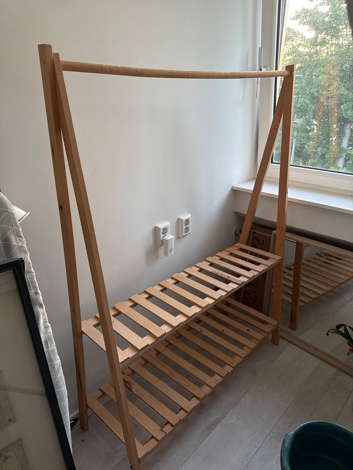 Houten kledingrek met twee planken, Ophalen, Gebruikt