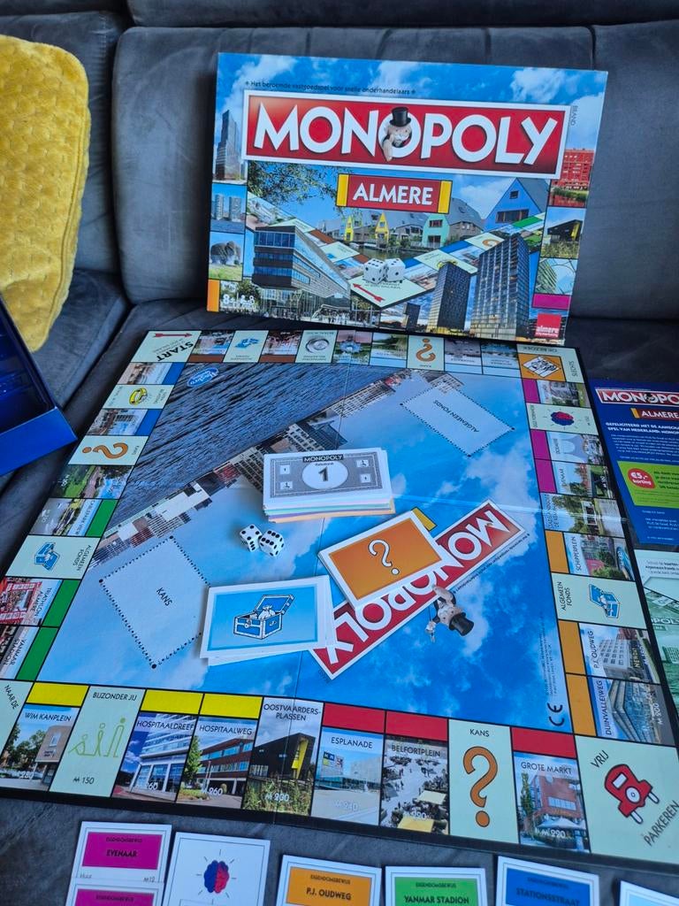 Monopoly Almere - Speciale editie van het klassieke spel, Vijf spelers of meer, Ophalen of Verzenden, Zo goed als nieuw, Hasbro