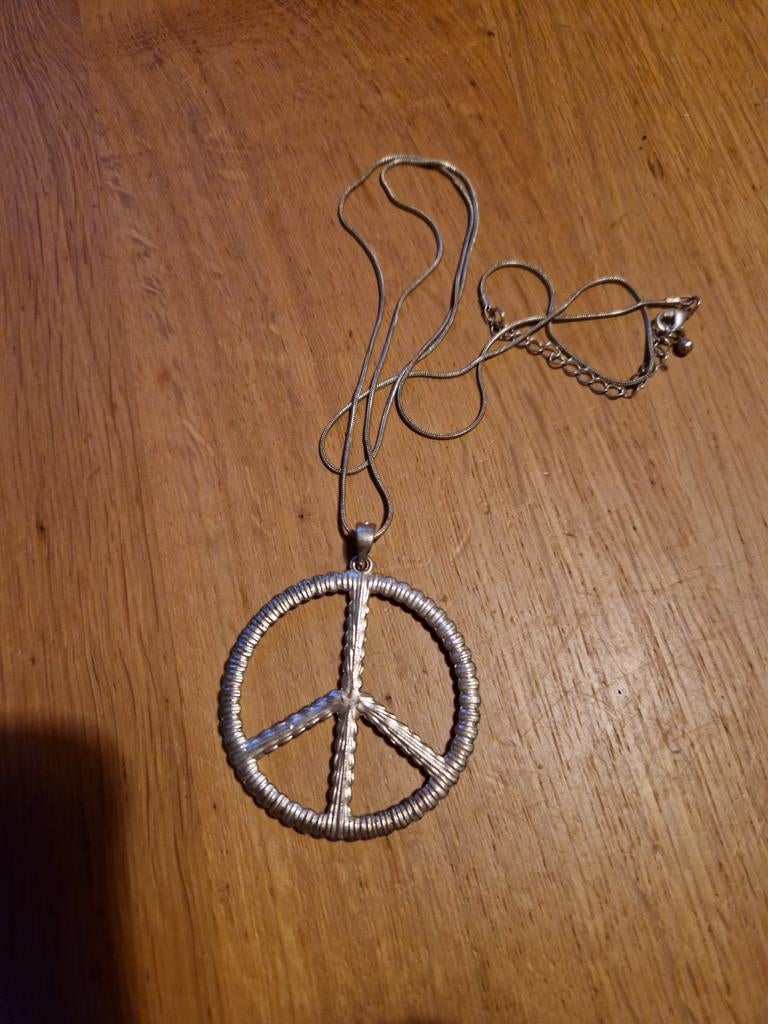 LANGE KETTING MET PEACE BEDEL, Ophalen of Verzenden, Overige materialen