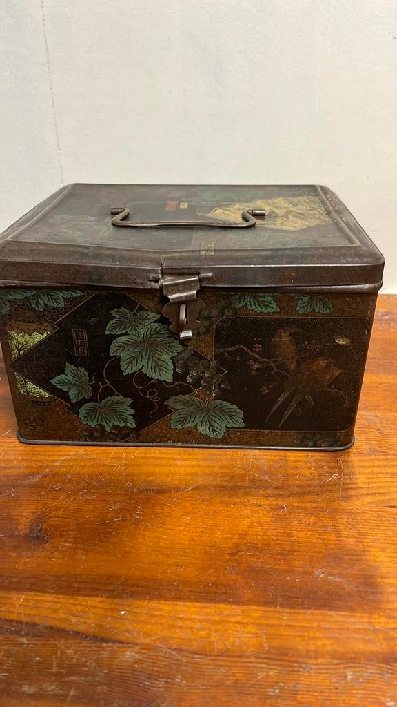 Antieke Grote rechthoekige trommel met Chinees decor, Verzamelen, Blikken, Ophalen of Verzenden, Gebruikt, Overige