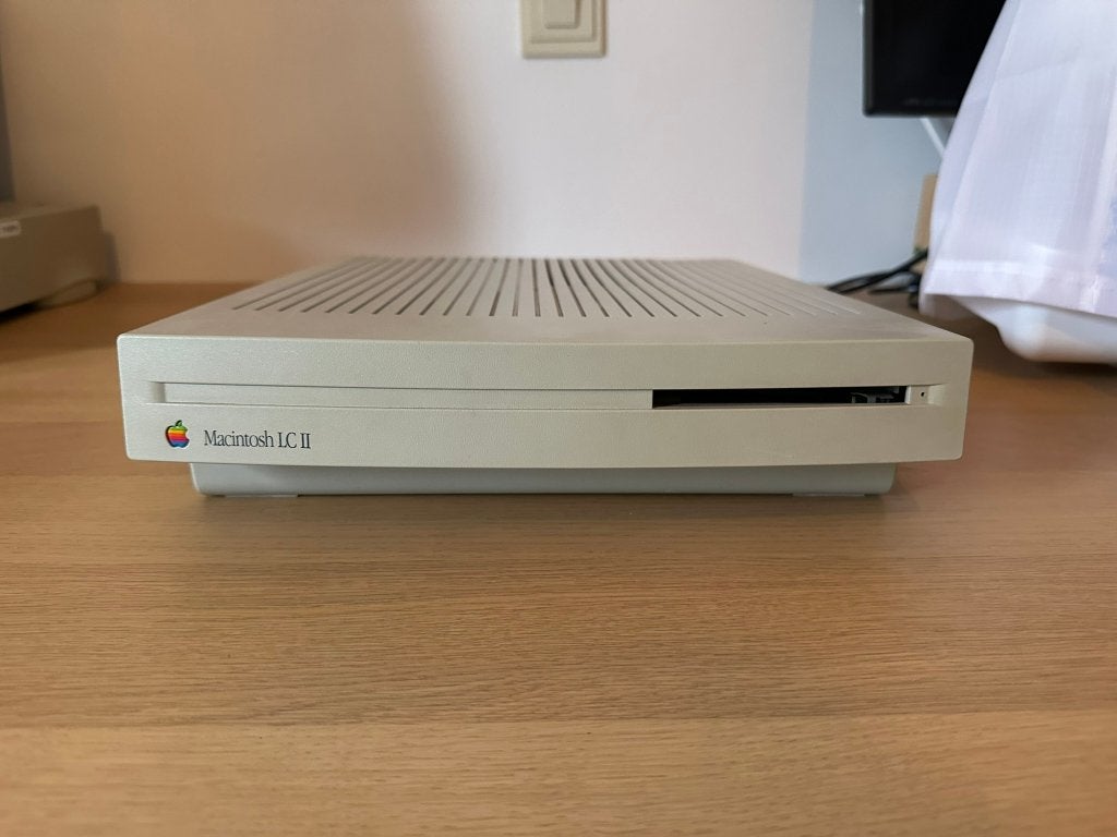Macintosh LC II - M1700, Ophalen, Apple