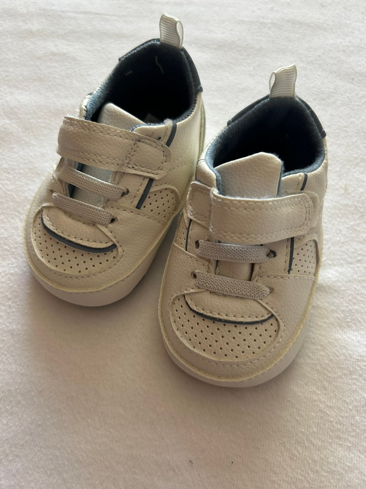 Schattige baby schoentjes - wit met sterren zool, Ophalen of Verzenden, Zo goed als nieuw, Meisje, Schoentjes