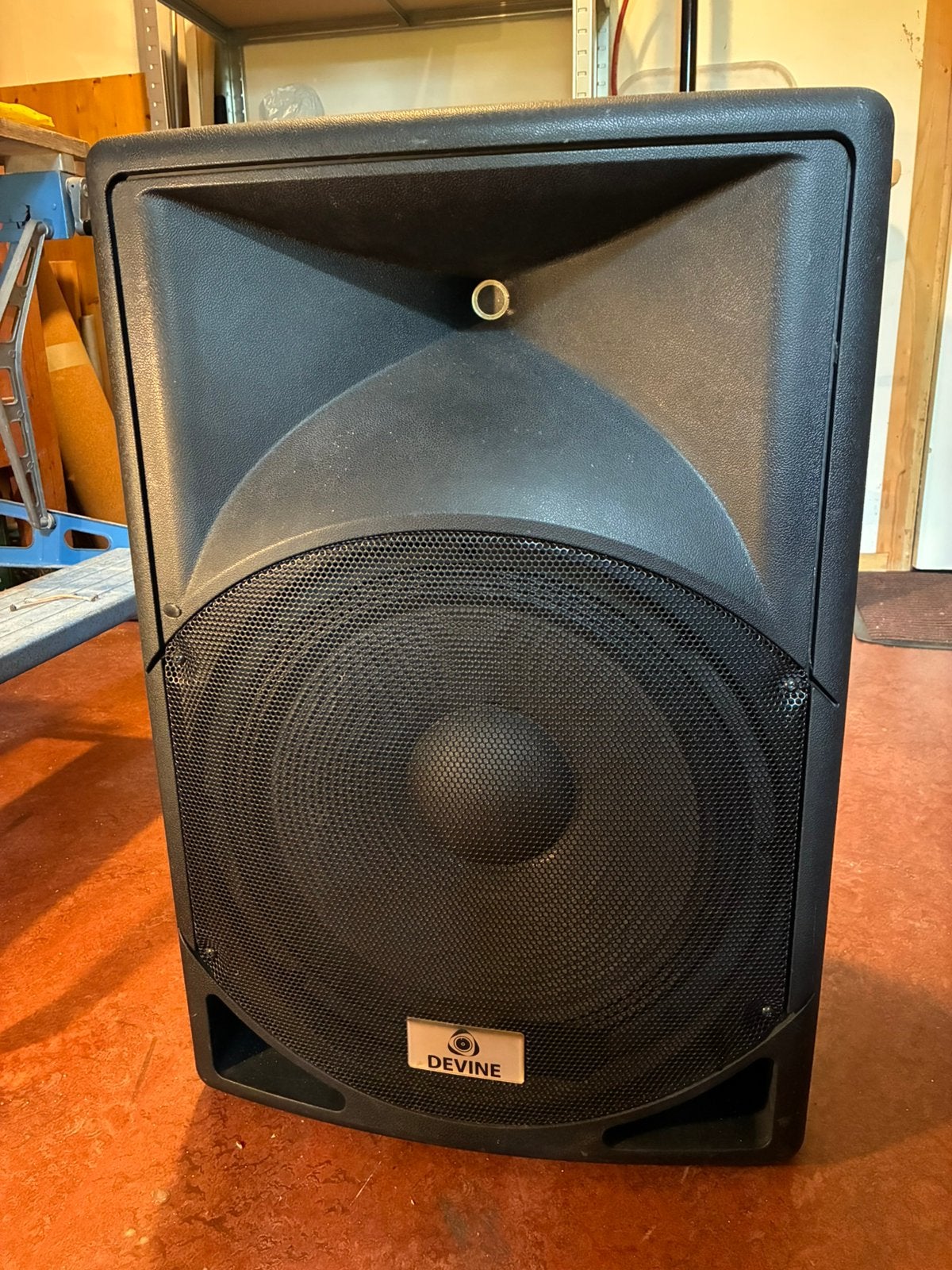Devine Artis 15A 400 Watt actieve luidspreker met Bluetooth, Ophalen, Zo goed als nieuw, Minder dan 500 watt