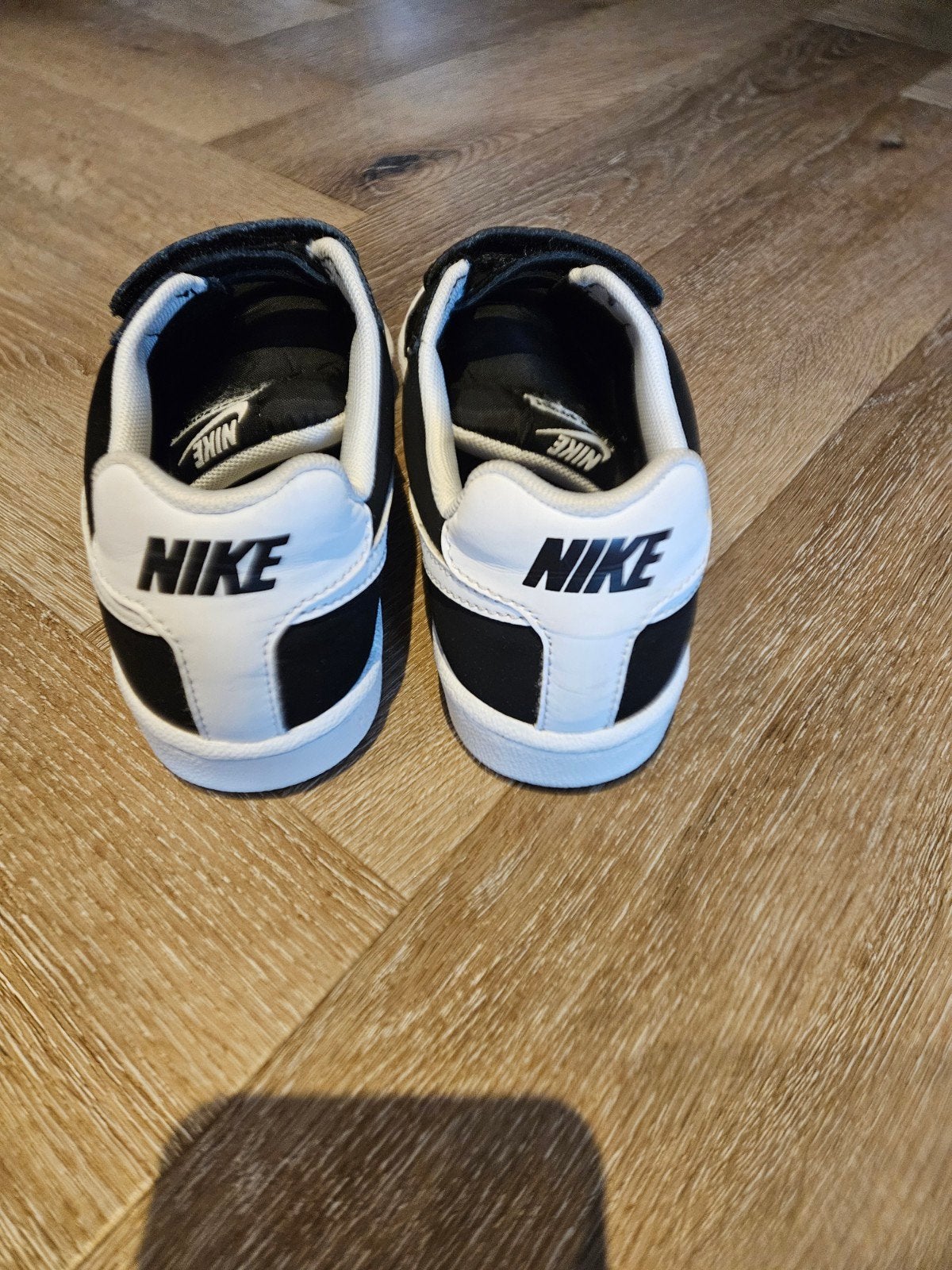 ZGAN Nike zaalschoenen/gymschoenen maat 33,5, Kinderen en Baby's, Kinderkleding | Schoenen en Sokken, Ophalen of Verzenden, Zo goed als nieuw