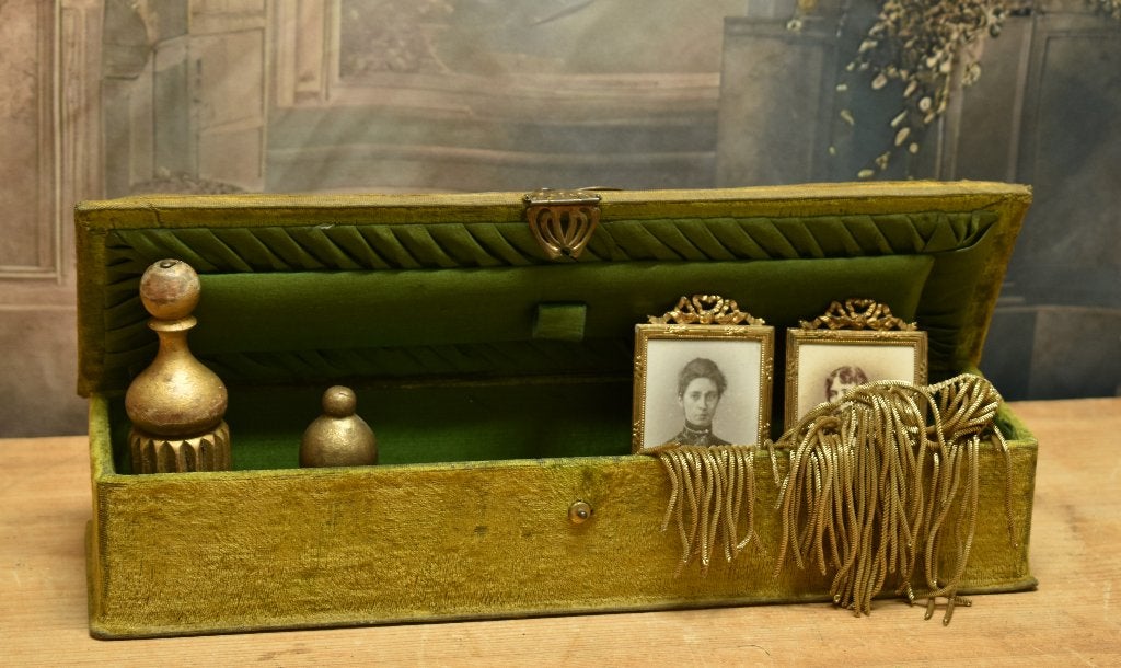 Oude  Stoffen Doos ."Uit Aletta's Tijd", Antiek en Kunst, Ophalen of Verzenden