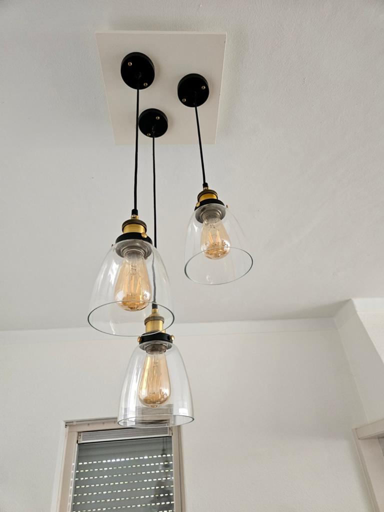 Moderne hanglamp met 3 glazen kappen en LED filament lampen, Ophalen of Verzenden, Zo goed als nieuw