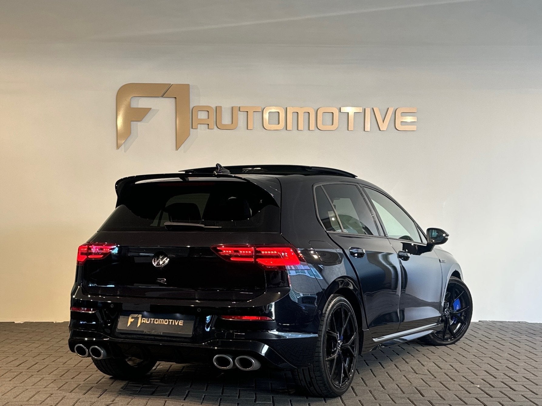 Volkswagen GOLF 2.0 TSI R 4M Performance Pano|Memory|H/K|IQ, 4 cilinders, 1984 cc, 320 pk, Zwart