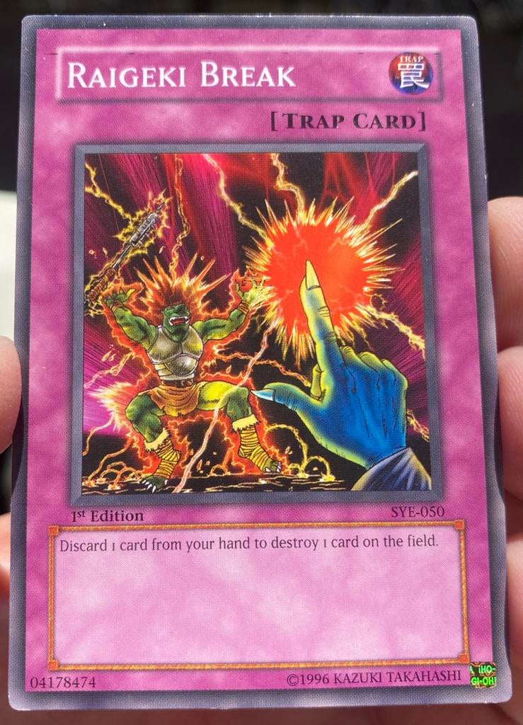 Yu-Gi-Oh! Raigeki Break SYE 1st Edition !, Ophalen of Verzenden, Gebruikt, Losse kaart