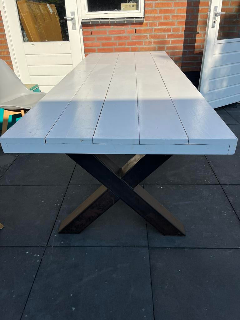 Lange houten eettafel met stalen poten, Huis en Inrichting, Tafels | Eettafels, Gebruikt, 50 tot 100 cm, 200 cm of meer, Vijf personen of meer