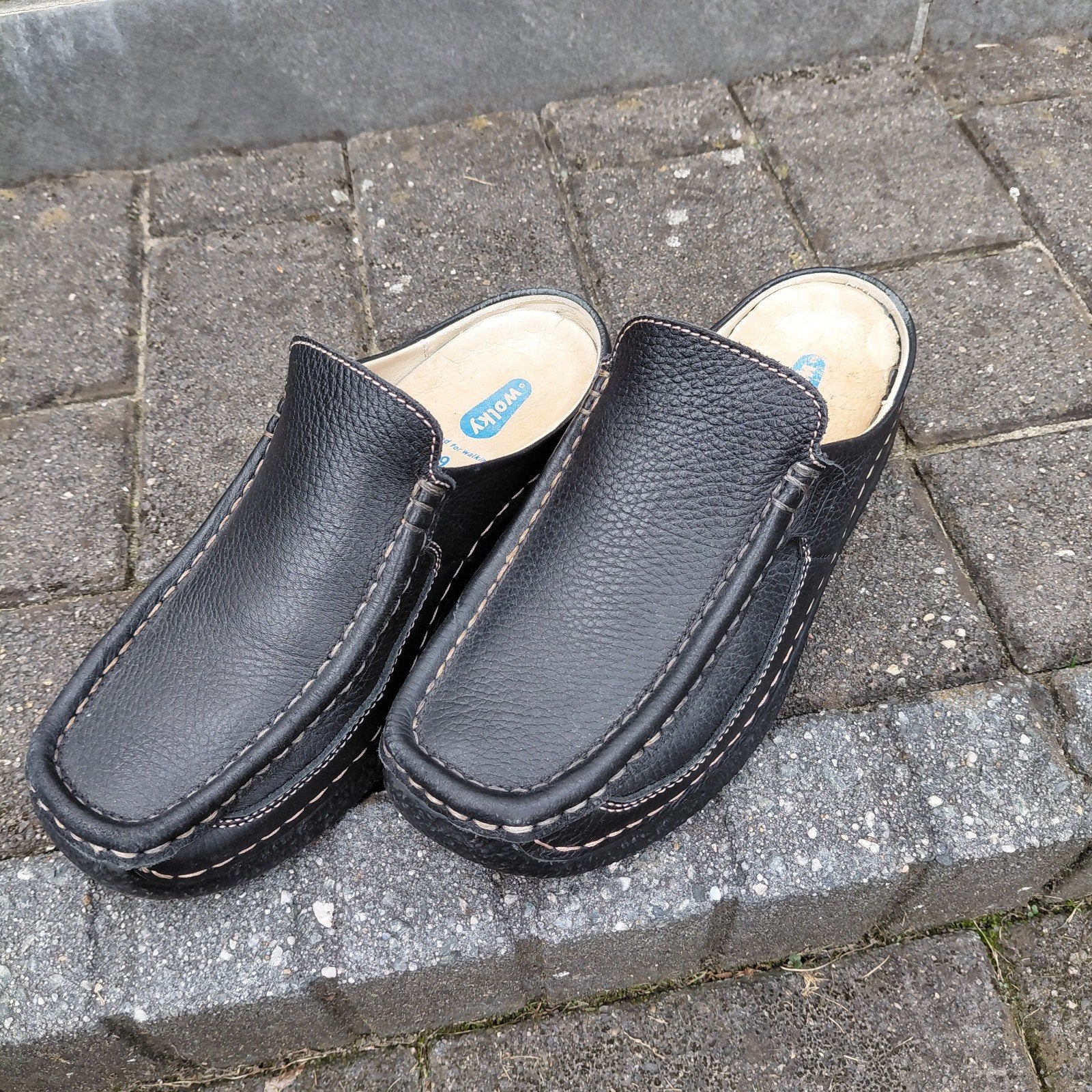 Zwarte Wolky slippers/instappers maat 39 - Zo goed als nieuw, Wolky, Ophalen of Verzenden, Zwart