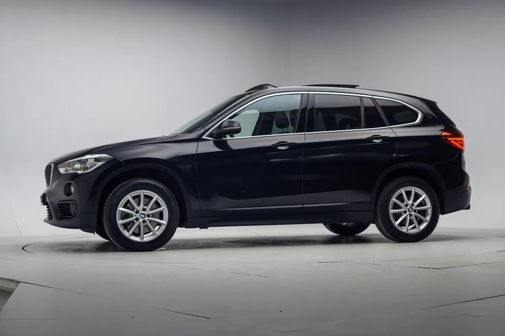 BMW X1 sDrive20i Executive Aut. [ Panorama Head-up LED Navi, Auto's, 1998 cc, Zwart, Bedrijf, SUV of Terreinwagen