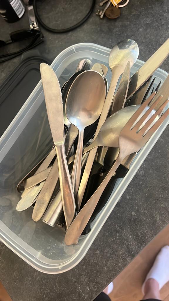 Gratis op te halen doos met bestek, Ophalen, Zo goed als nieuw, Rvs of Chroom