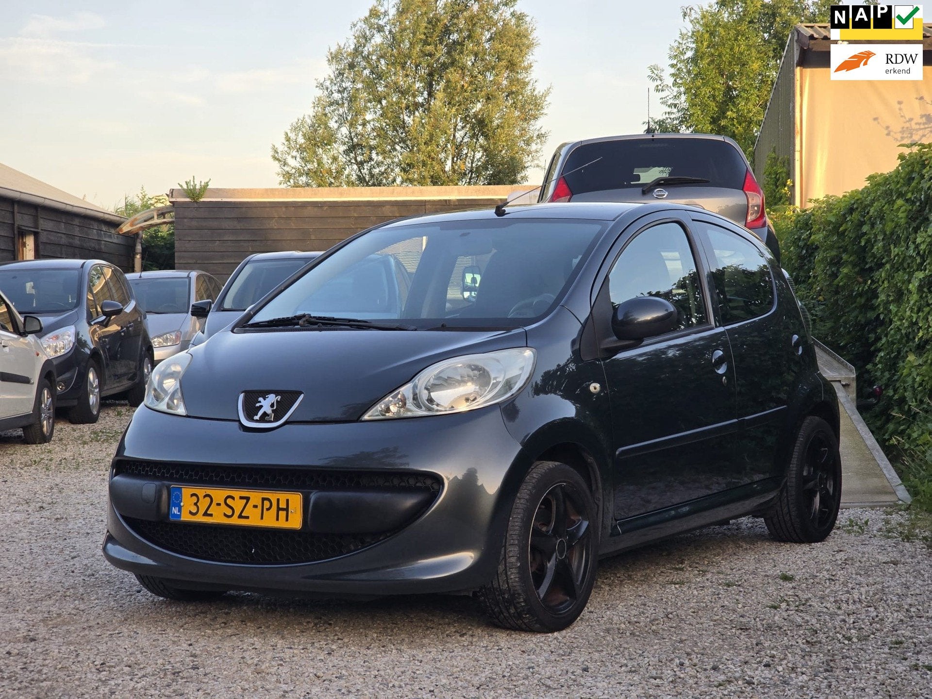 Peugeot 107 1.0-12V XS LPG-BENZINE!/Leer Alcantara/5drs., Auto's, Voorwielaandrijving, Zwart, 801 kg, 4 stoelen
