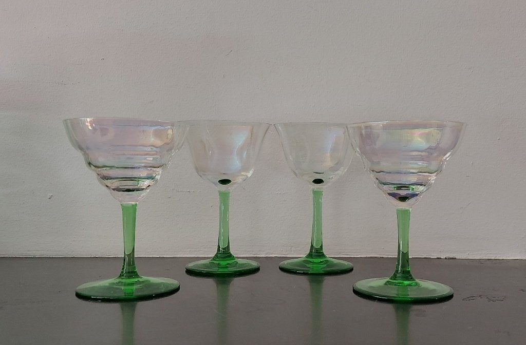 Antiek 4 glaasjes op voet iriserend glas, Antiek en Kunst, Ophalen of Verzenden