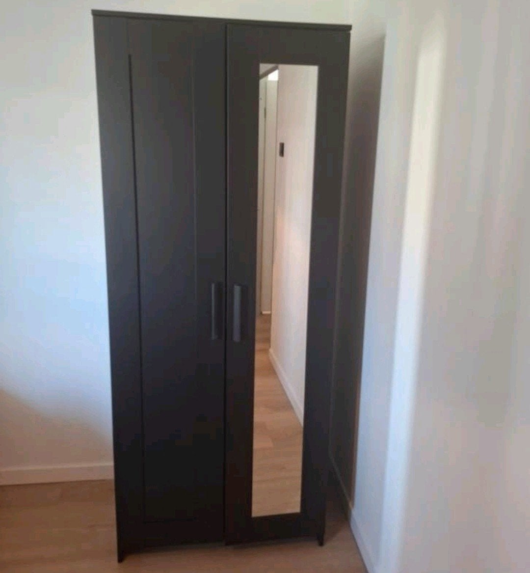 Nette zwarte IKEA Brimnes kledingkast met spiegeldeur, Huis en Inrichting, Kasten | Kledingkasten, Met deur(en), Gebruikt, 150 tot 200 cm