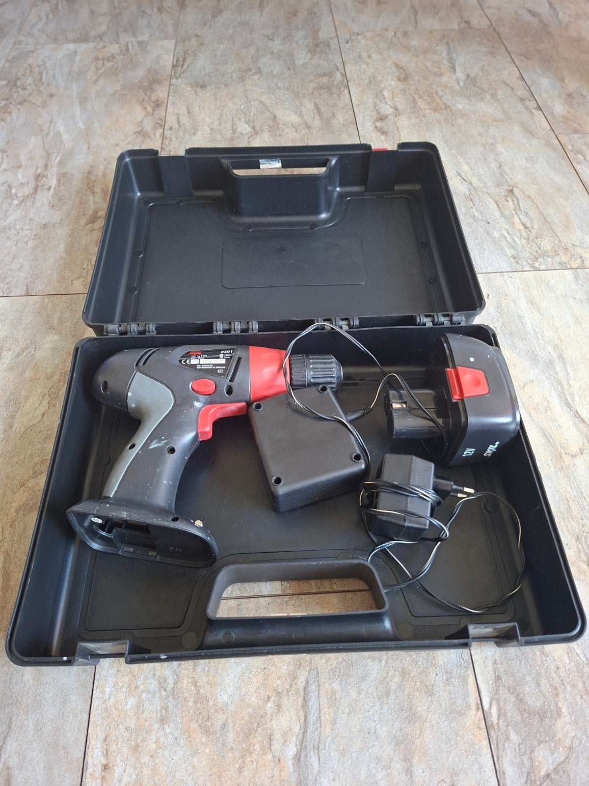 Skil 12V Accuboormachine met Koffer en Lader, Gebruikt, Variabele snelheid, Ophalen of Verzenden, Boor- en Schroefmachine