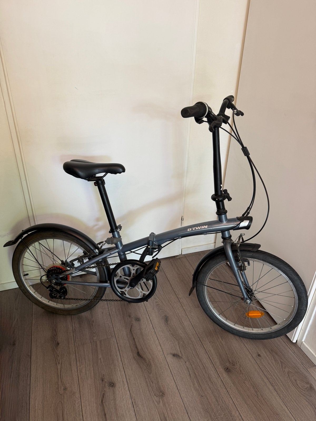 Mooie B'Twin vouwfiets - Ideaal voor woon-werkverkeer, Overige merken, 20 inch of meer, Gebruikt, Velgrem