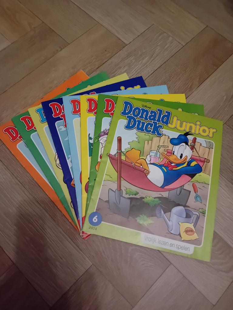 8x Donald Duck Junior GEEN puzzels en spellen gemaakt!, Europa, Ophalen of Verzenden, Zo goed als nieuw, Meerdere comics