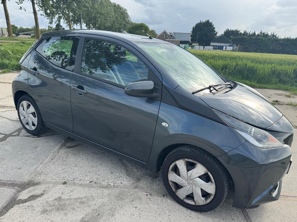 Toyota Aygo 1.0 12V Vvt-i Ddrs 2014 Grijs(APK 15 MEI 2027), Auto's, Voorwielaandrijving, Euro 5, Stof, Zwart